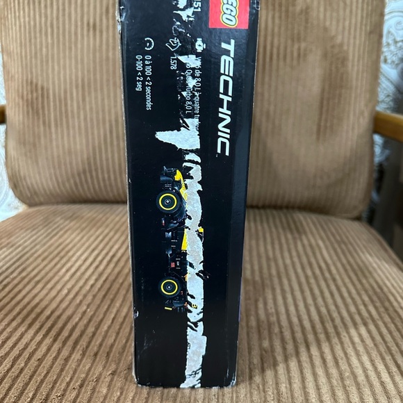 LEGO Technic Yellow and Black Race Car  Bugatti 42151 - Picture 5 of 5